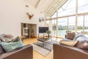 Oak Lodge HM7 HOT TUB Lakeside Spa Property